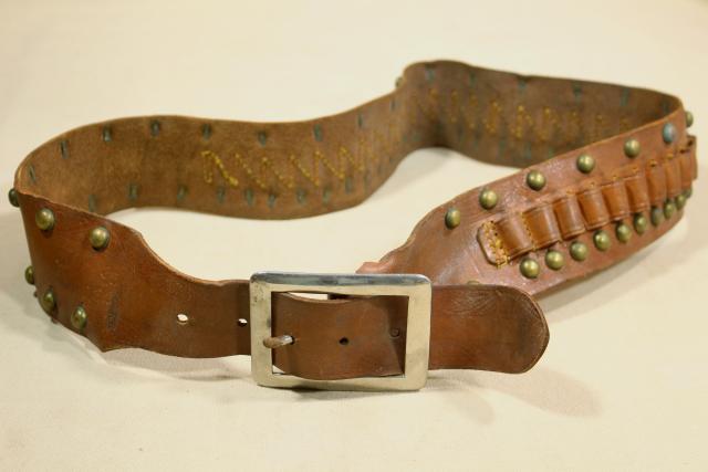 https://laurelleaffarm.com/item-photos/rustic-vintage-leather-cartridge-belt-midcentury-hunting-cowboy-gear-Laurel-Leaf-Farm-item-no-pw22089-5.jpg