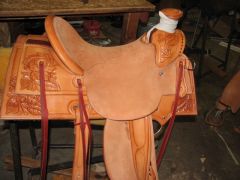 Skirt rigged saddle