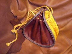 Stirrup purse
