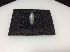 Simple stingray card wallet