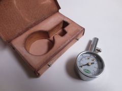 tire pressure gauge case