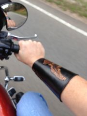 Armband in action
