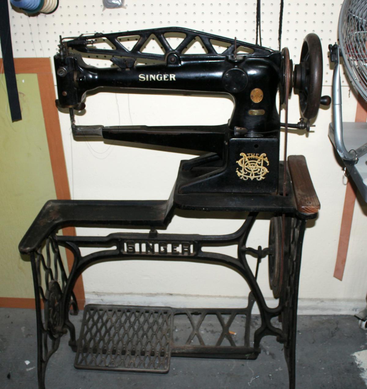 Singer 29K60 Sewing Machine **works Great** - Used - Leatherworker.net