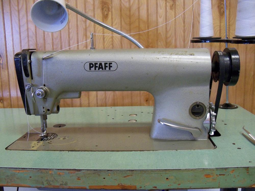 pfaff_463_industrial_sewing_machine_with_table_2.jpg