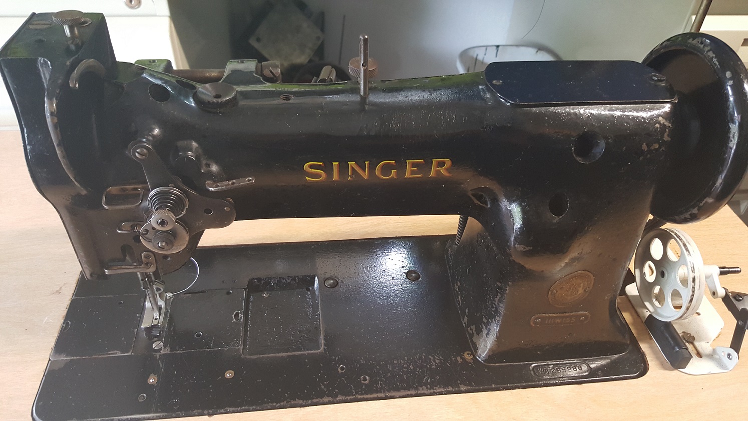 Singer 111W155 presser foot adjustment - Leather Sewing Machines