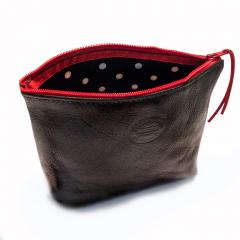 20150628-Little-Black-Bag-with-the-Red-Zipper-02.jpg