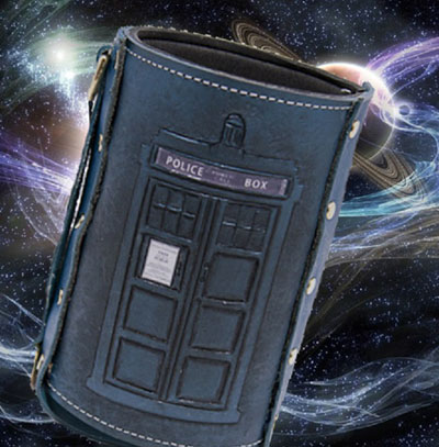 FB-doctor-who-tardis-boozie.jpg.b844115cf1f2ad72235ea2578932c978.jpg