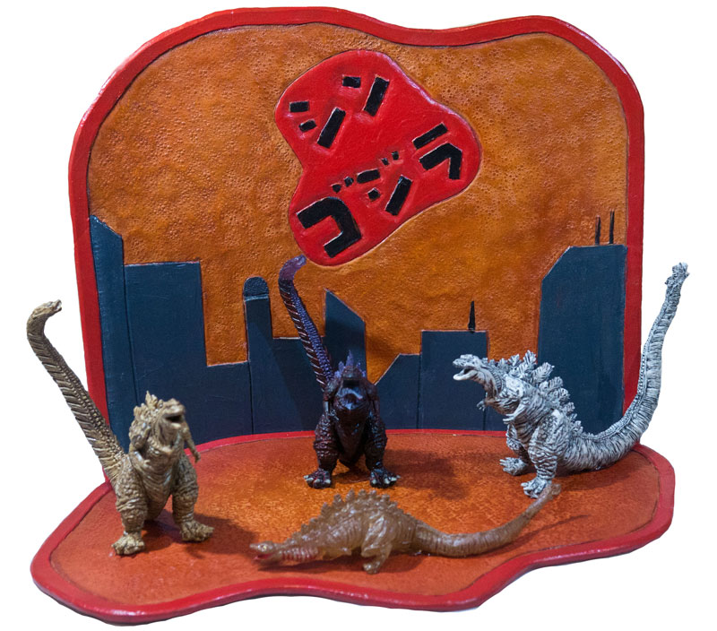 godzilla-display.jpg.28c2295056389bf55fd494b85e54a10a.jpg