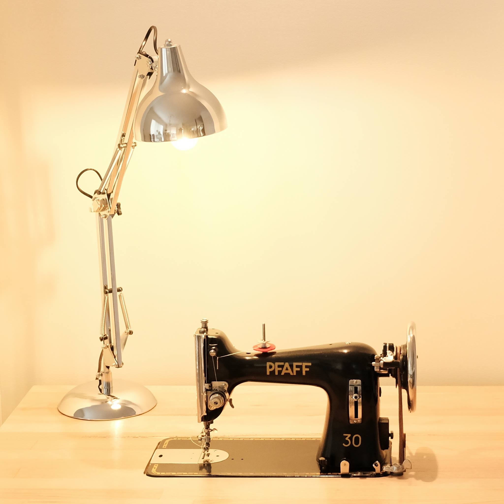 Pfaff 30 Sewing Machine Demonstration 