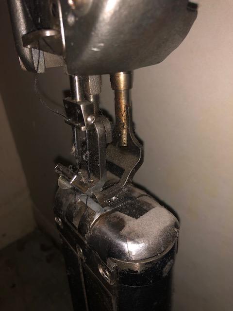 Singer 138W101 Twin Needle Needle Feed Post Bed Industrial NOT WORKING