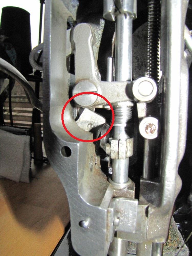 A Tutorial – Adjusting the Presser Foot Height on a Singer Model