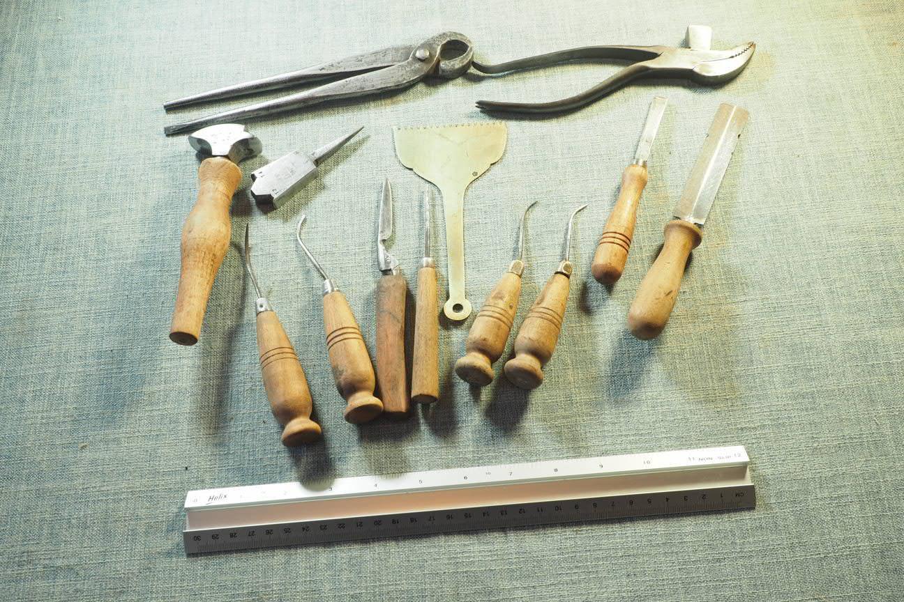 Japanese Leather working tools ? - Leather History 