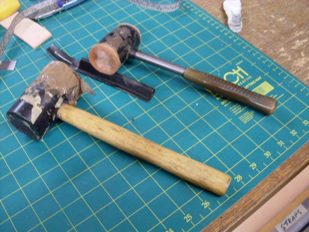 Dead Blow Hammer vs Rubber Mallet: Which Is the Right Tool for You?