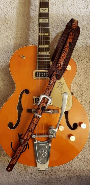 Gretsch6120 strap.jpg