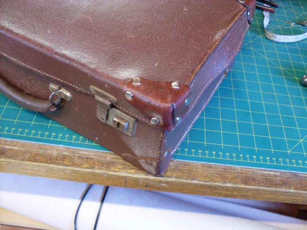 Vintage Case Repair 019.jpg