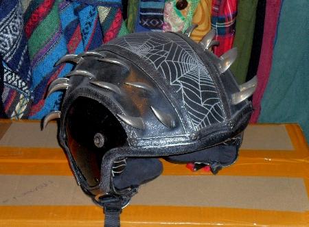 Fancy motorcycle helmet, 01LWs.jpg