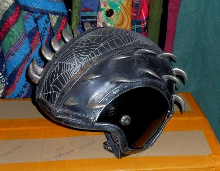 Fancy motorcycle helmet, 02LWs.jpg