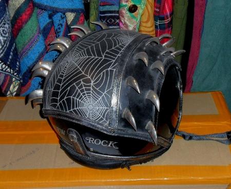 Fancy motorcycle helmet, 03LWs.jpg